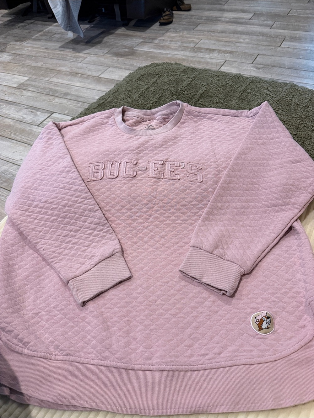 Buc-ee's Quilted Pink Crewneck Sweatshirt